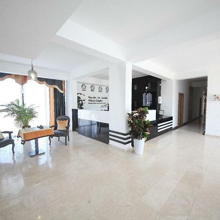 Greenland Premium Residance Nikosia Bagian luar foto